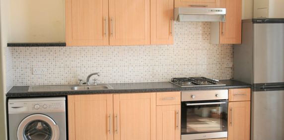 1 Bed Flat, Chatham Street, RG1 - Photo 2