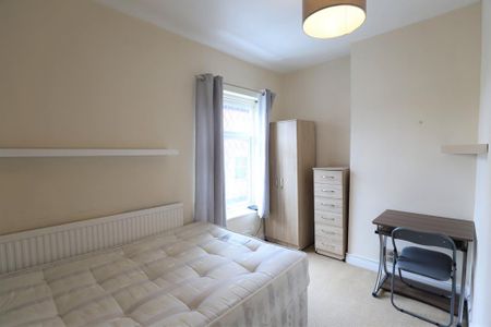 4 bedroom terraced house to rent - Photo 3