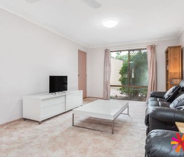 Private Rear Villa - Big Back Yard - Photo 4