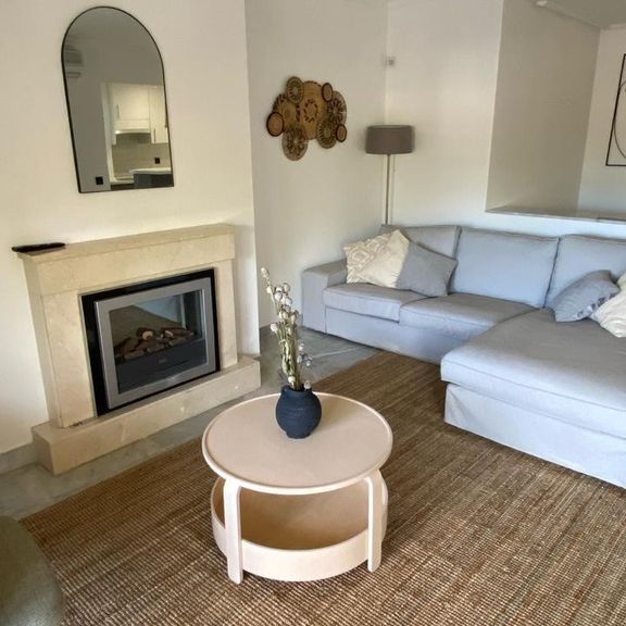 2 bedroom luxury Apartment for rent in Nueva Andalucia, Andalusia - Photo 1