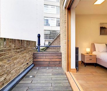 5 bedroom house in London - Photo 1