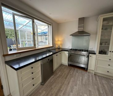 The epitome of character, class and modern comfort - Photo 5