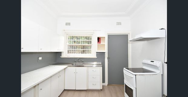 Space, comfort, and location - Photo 1