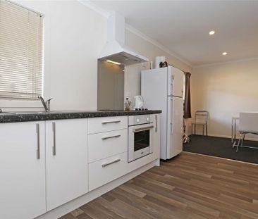 Modern studio apartment close to CBD - Photo 2