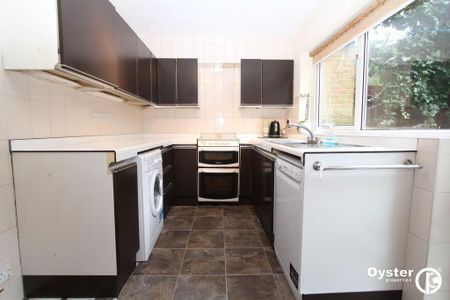 4 bedroom terraced house to rent - Photo 5