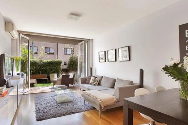 Contemporary Living in Landscaped Garden Complex near Bondi Beaches - Photo 1