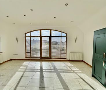83c Shaftesbury Road, - Photo 1