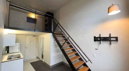 LOCATION LOCATION LOCATION: - Photo 2