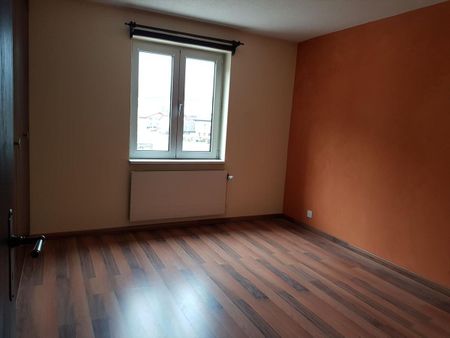 Beautiful 4.5-room apartment with fireplace in Val-de-Travers - Photo 2