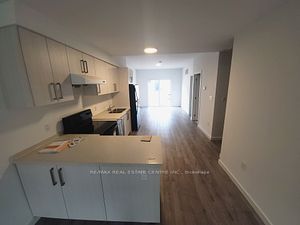 Townhouse For Lease | X8121844 - Photo 4