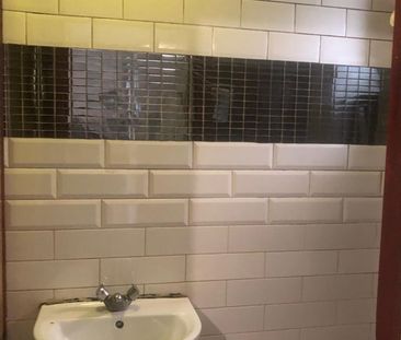 Studio Flat, Upney Lane, IG11 - Photo 2