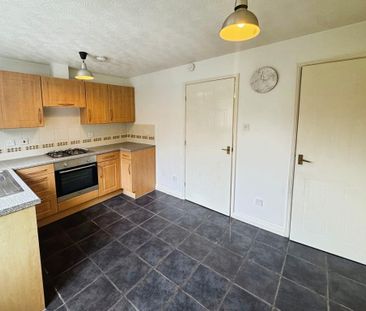 2 bedroom terraced house to rent - Photo 4