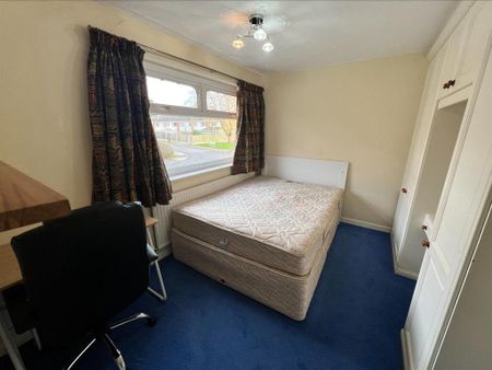 3 bedroom semi-detached house to rent - Photo 2