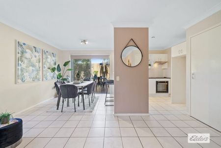 Spacious, Light Filled Townhouse in Daisy Hill - Photo 3