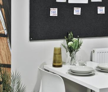 1 bedroom in a flat share to rent - Photo 2