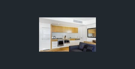 Contemporary apartment with harbour views and security parking - Photo 2