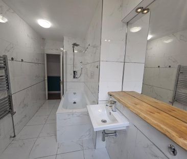 1 bedroom in a flat share to rent - Photo 5
