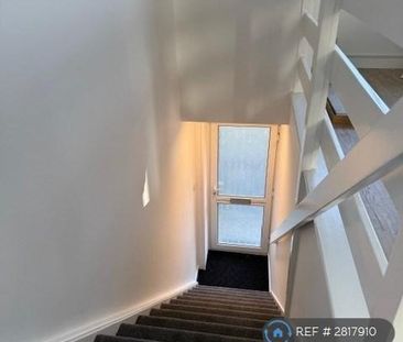 2 bedroom maisonette to rent - Photo 2