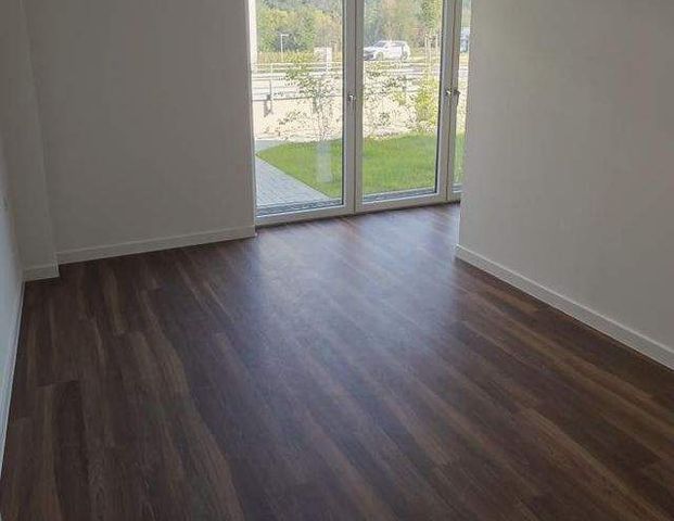 Erstbezug im Neubau! Fußbodenheizung, große Terrasse, Vinyl, moderne Ausstattung! - Photo 1