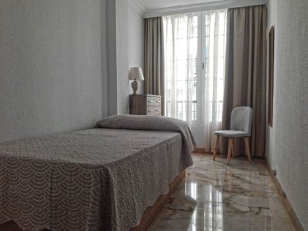 Middle Floor Apartment in Marbella - Photo 2