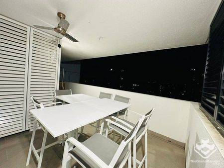 City & River Views - INNER CITY LIVING AT ITS BEST! - Photo 4