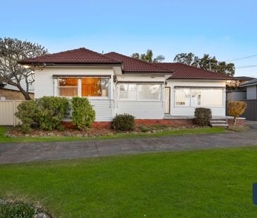 Comfortable Living in a Peaceful Old Valentine Cul-de-Sac - Photo 2