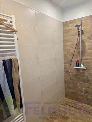 Aufgepasst! Stilvolle 2-Zimmer-Oberwohnung mit Dachterrasse in Leer-Loga - Photo 1