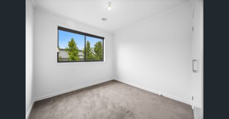 LUXURIOUS FOUR BEDROOM FAMILY HOME IN ALFREDTON - Photo 4