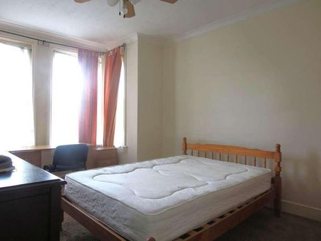 Bedroom Detached House In Ensbury, BH10 - Photo 5