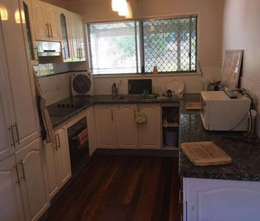 An easy maintained Family home at Holland Park West for rent! - Photo 5