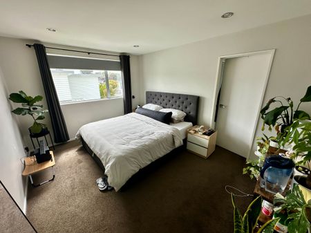 Four Bedroom Blockhouse Bay - Photo 3