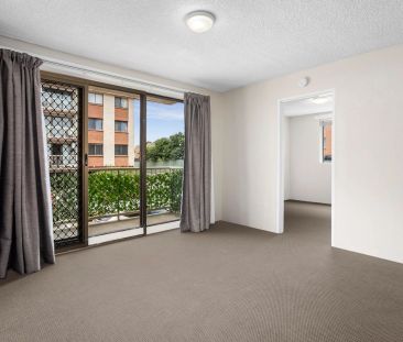 Bright One Bedroom Unit in Prime Queanbeyan Location - Photo 1