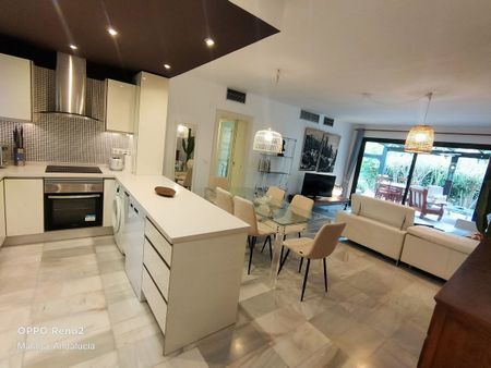 Apartamento planta baja en alquiler en Marbella, Marbella - Photo 2