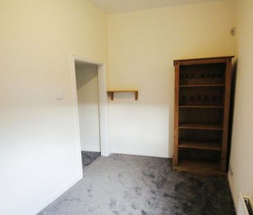 3 bedroom end of terrace house to rent - Photo 4