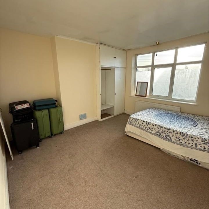 Room in a Shared House, Ilford, IG4 - Photo 1