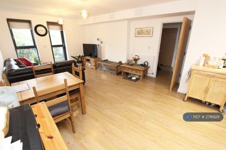 2 bedroom flat to rent - Photo 3