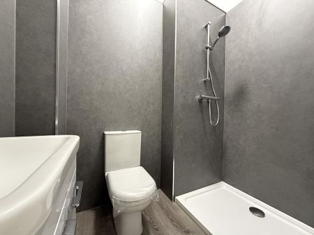 3 bedroom flat to rent - Photo 4