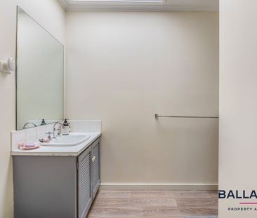 Spacious One Bedroom with Double Garage - Photo 6