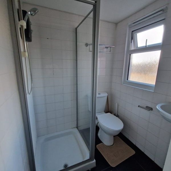 Room in a Shared House, La Rose Lane, N15 - Photo 1