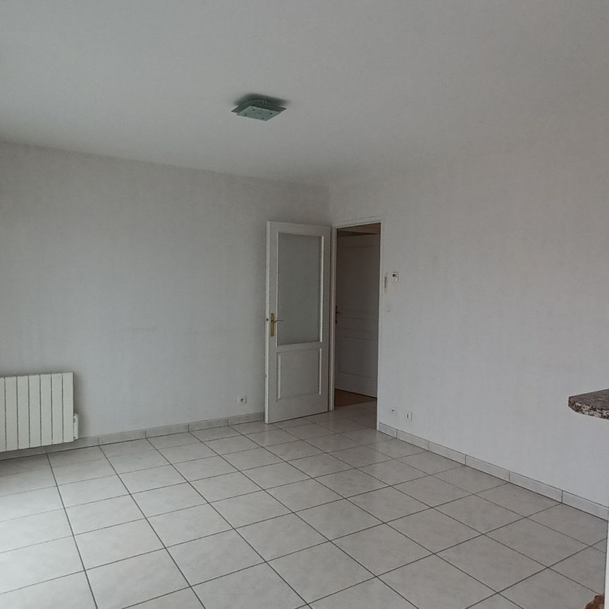 Location Appartement 2 pièces 38m² LES SABLES D OLONNE 85100 - Photo 1