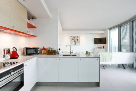 2 Bed Flat, Tidal Basin Road, E16 - Photo 2