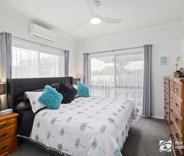 Modern 4-bedroom family home with spacious living areas - Photo 5
