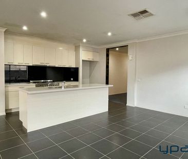 Family-Friendly Haven in Cranbourne West - Photo 3