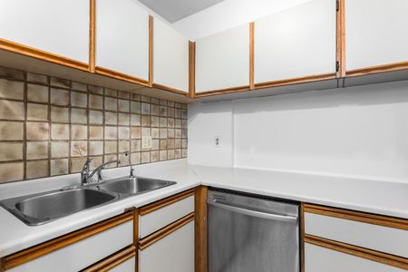 1405 Haro Street apartment — Vancouver, BC (3-Bedroom) - 3 Bedroom - Photo 5