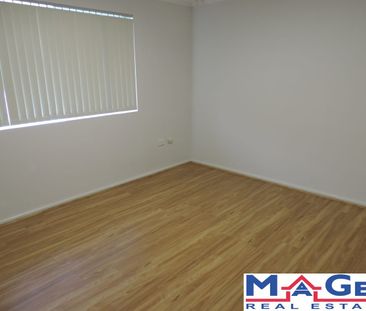 *** NEAR BUS, SHOPS, SCHOOL *** IDEAL FAMILY HOME ***NO CARPETS *** - Photo 1