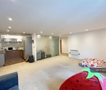 2 bedroom flat to rent - Photo 3