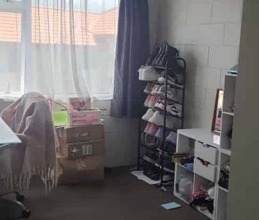 Spacious 2 bedroom in Hamilton East - Photo 2