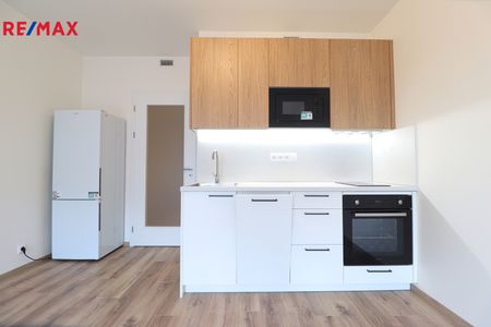 Pronájem bytu 1+kk v osobním vlastnictví 35 m², Praha 9 - Hloubětín - Photo 2