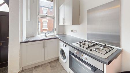 Kelsall Grove, Hyde Park - Photo 3