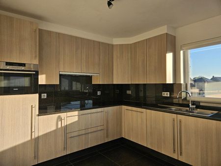 Duplexappartement met 2 slaapkamers, garage en 2 autostaanplaatsen! - Foto 5